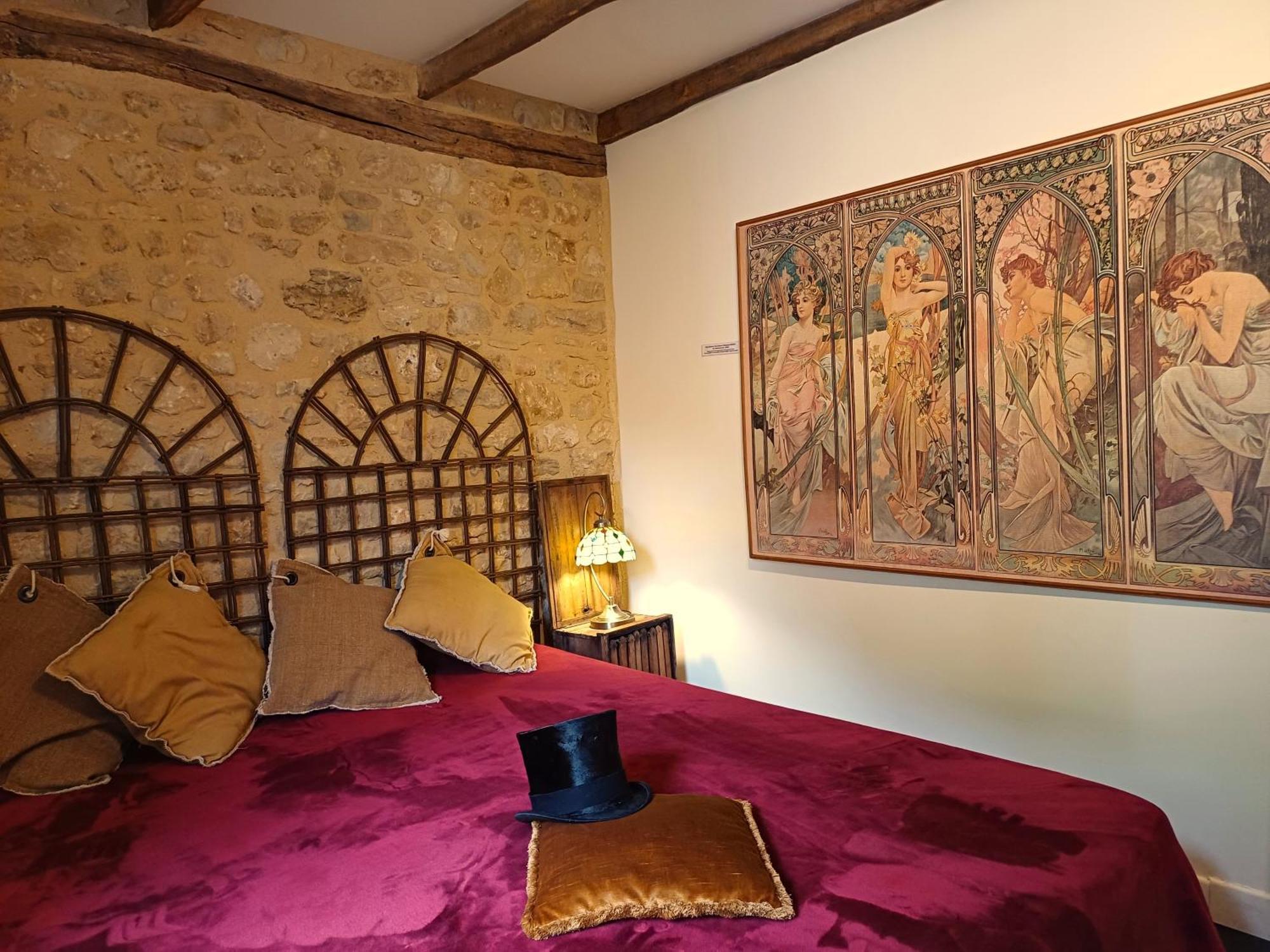 Au Pied Du Chateau - 5 A 11 Personnes - Baignade-Canoe-Piste Cyclable A 100 M Castelnaud La Chapelle Bagian luar foto