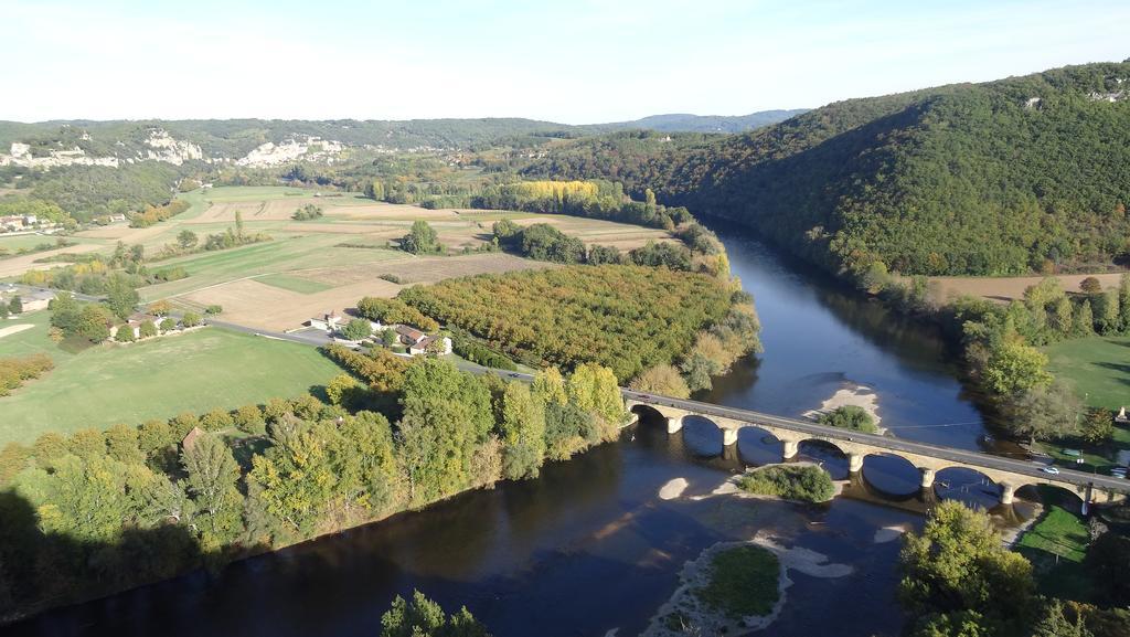 Au Pied Du Chateau - 5 A 11 Personnes - Baignade-Canoe-Piste Cyclable A 100 M Castelnaud La Chapelle Bagian luar foto