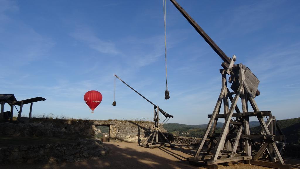 Au Pied Du Chateau - 5 A 11 Personnes - Baignade-Canoe-Piste Cyclable A 100 M Castelnaud La Chapelle Bagian luar foto