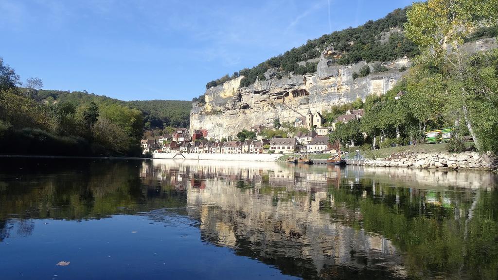 Au Pied Du Chateau - 5 A 11 Personnes - Baignade-Canoe-Piste Cyclable A 100 M Castelnaud La Chapelle Bagian luar foto